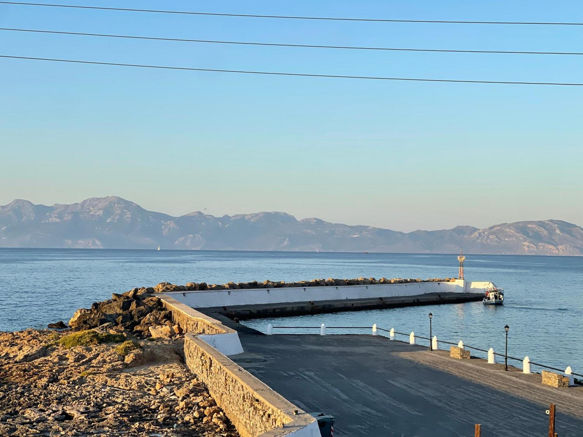 Kasos Almyra Beach Suites Frý Exteriör bild